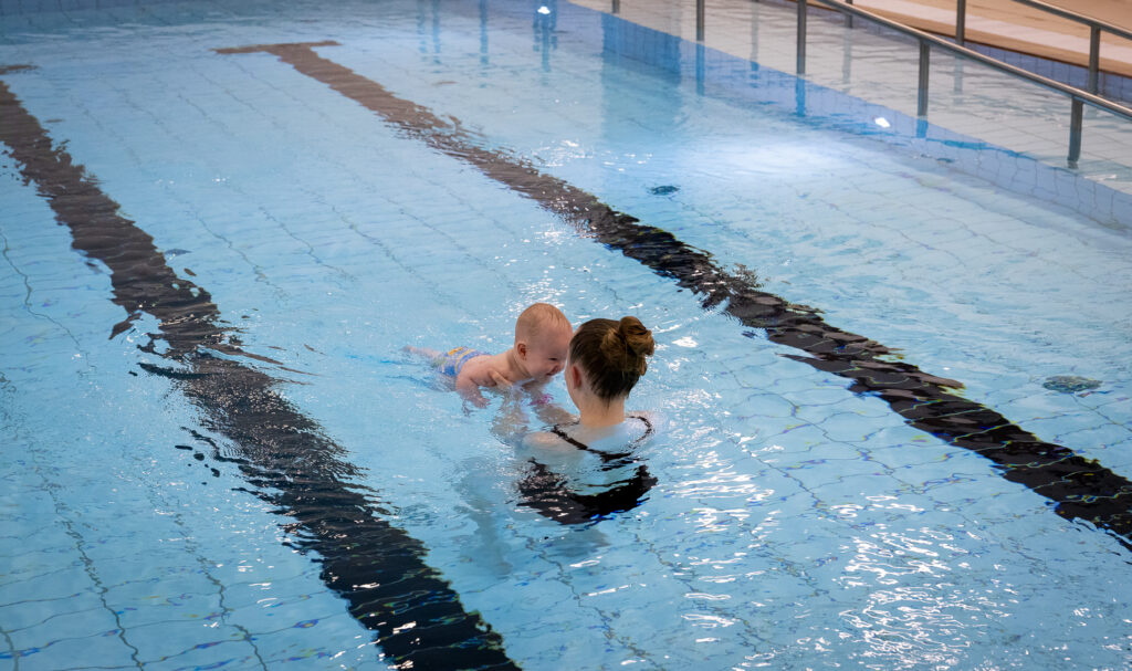 Babysymjing i Voldabadet